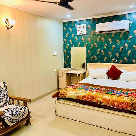 Sainik Guest House 500Mtr From Medanta Hospital Лакнау Екстериор снимка