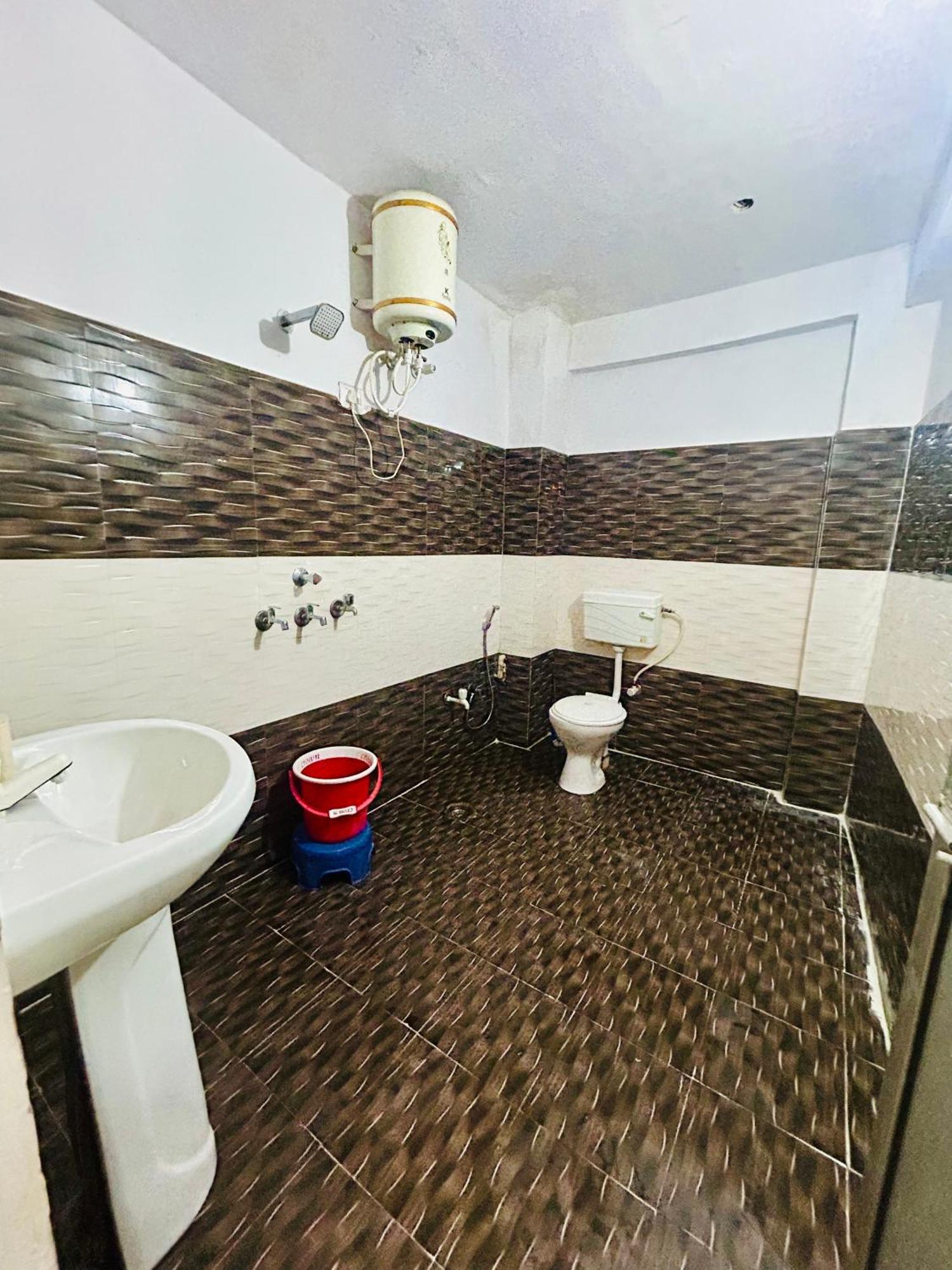 Sainik Guest House 500Mtr From Medanta Hospital Лакнау Екстериор снимка
