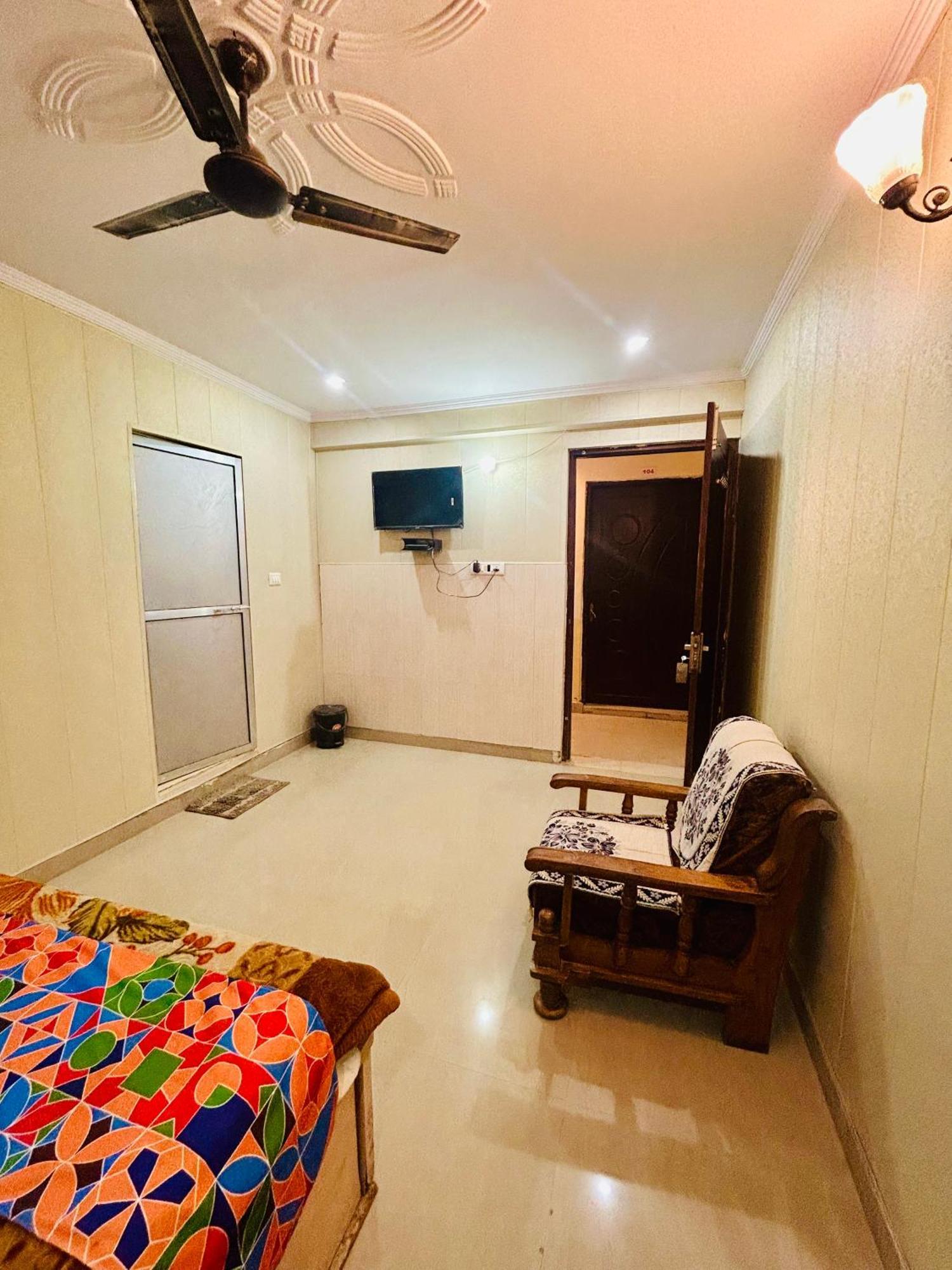 Sainik Guest House 500Mtr From Medanta Hospital Лакнау Екстериор снимка