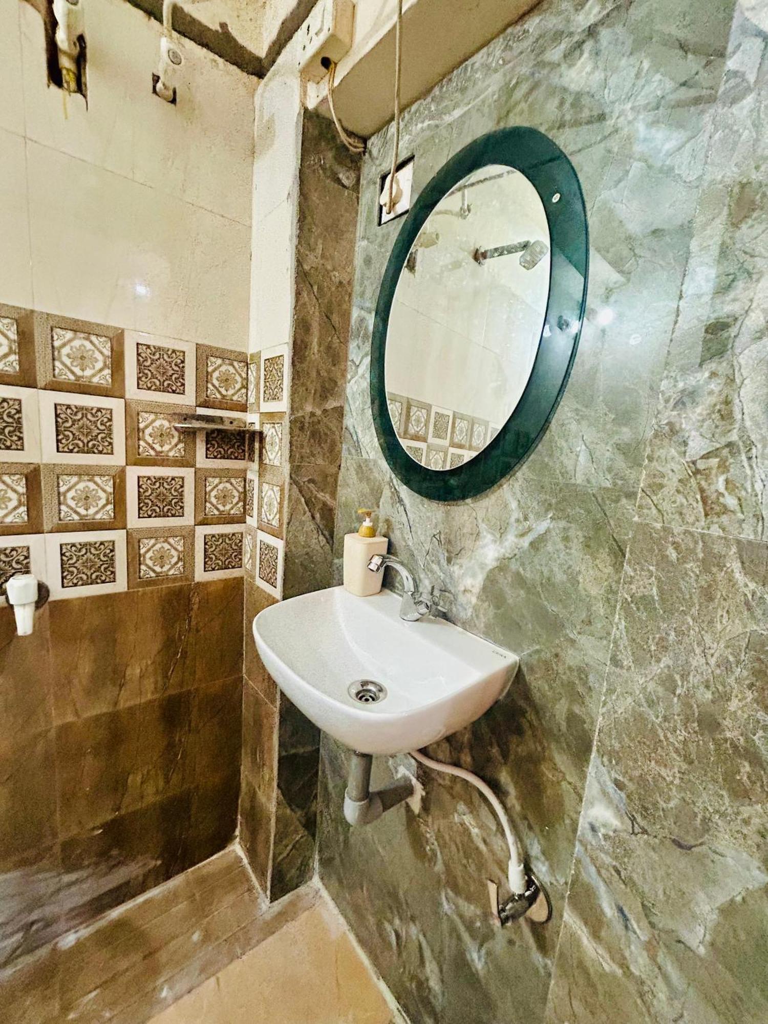 Sainik Guest House 500Mtr From Medanta Hospital Лакнау Екстериор снимка