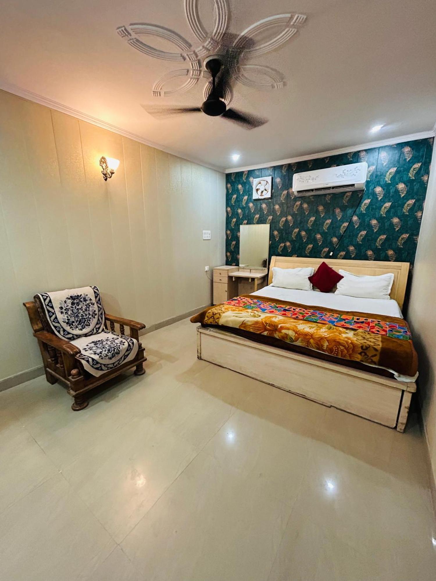 Sainik Guest House 500Mtr From Medanta Hospital Лакнау Екстериор снимка
